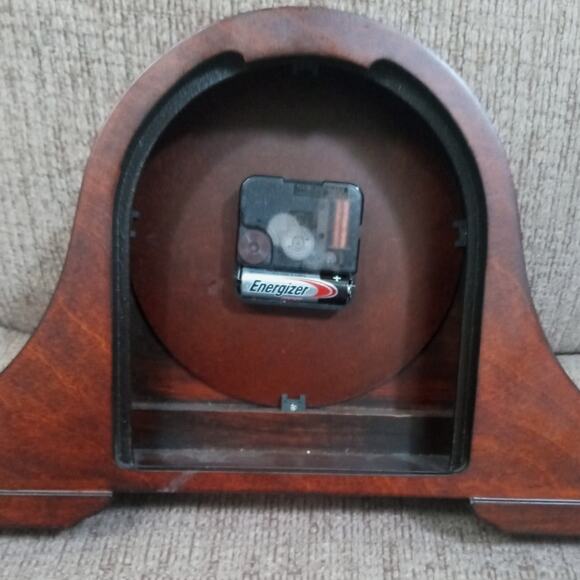 Preowned Howard Miller "Humphrey "Mantle Clock Model # 635 143 - Picture 3 of 6